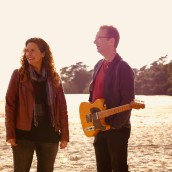 Videoclip 'Onmisbaar' nu op ons YouTube kanaal